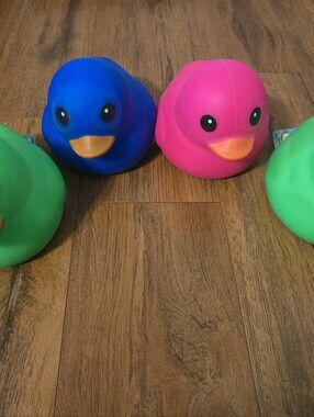 Toymendous Laffy Quacks, Jumbo Squishy Ducks